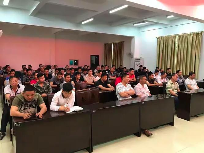 白蓮鎮(zhèn)召開重點(diǎn)場礦企業(yè)駕駛員安全教育培訓(xùn)會